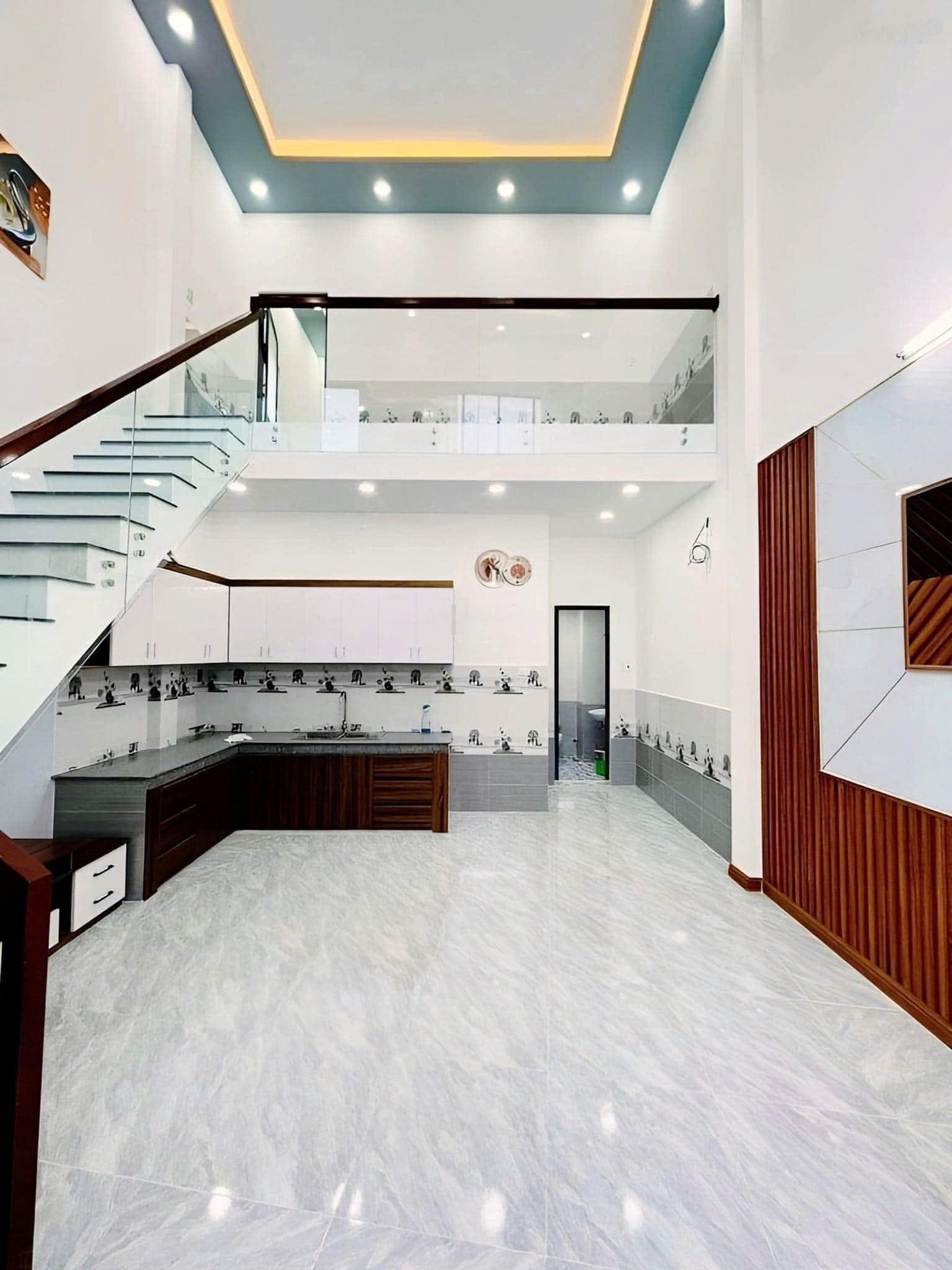 Chính chủ giảm ngay 120 triệu nhà Đường Hưng Long - Qui Đức 5x14,5m giá 1,1 tỷ SHR Ngay Hướng QL50