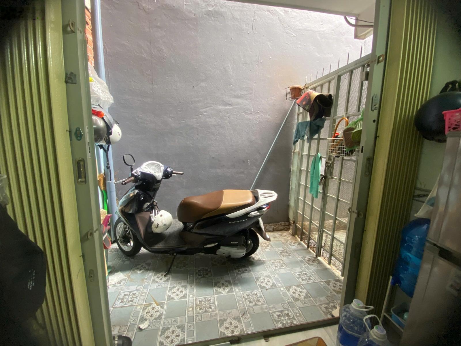 Bán nhà hẻm Lên Văn Lương Tân Kiểng tiện ích xung quanh