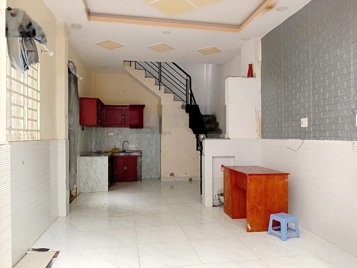 Cần cho thuê nhà trung tâm 3 lầu 3 phòng ngủ hẻm Hòa Hưng, giá rẻ