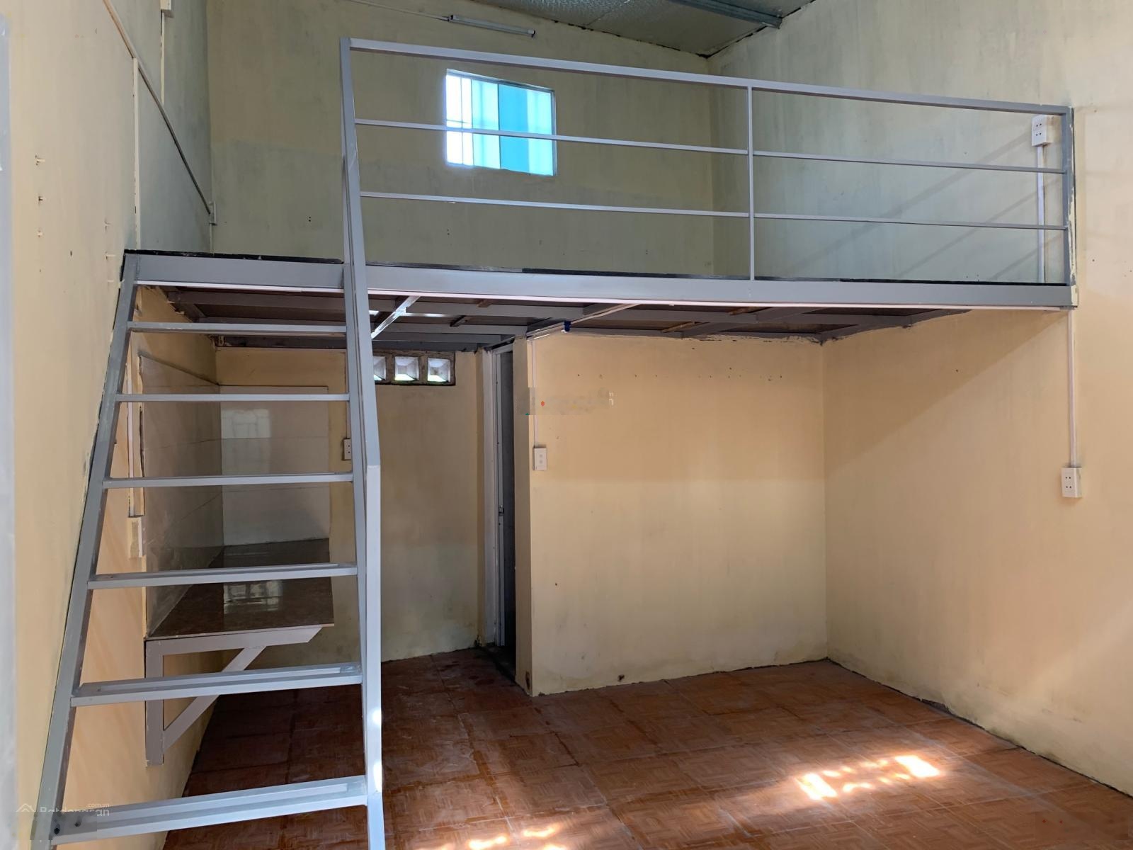 Cho thuê nhà cấp 4 có gác xép lửng tại Sài Đồng, Long Biên, HN