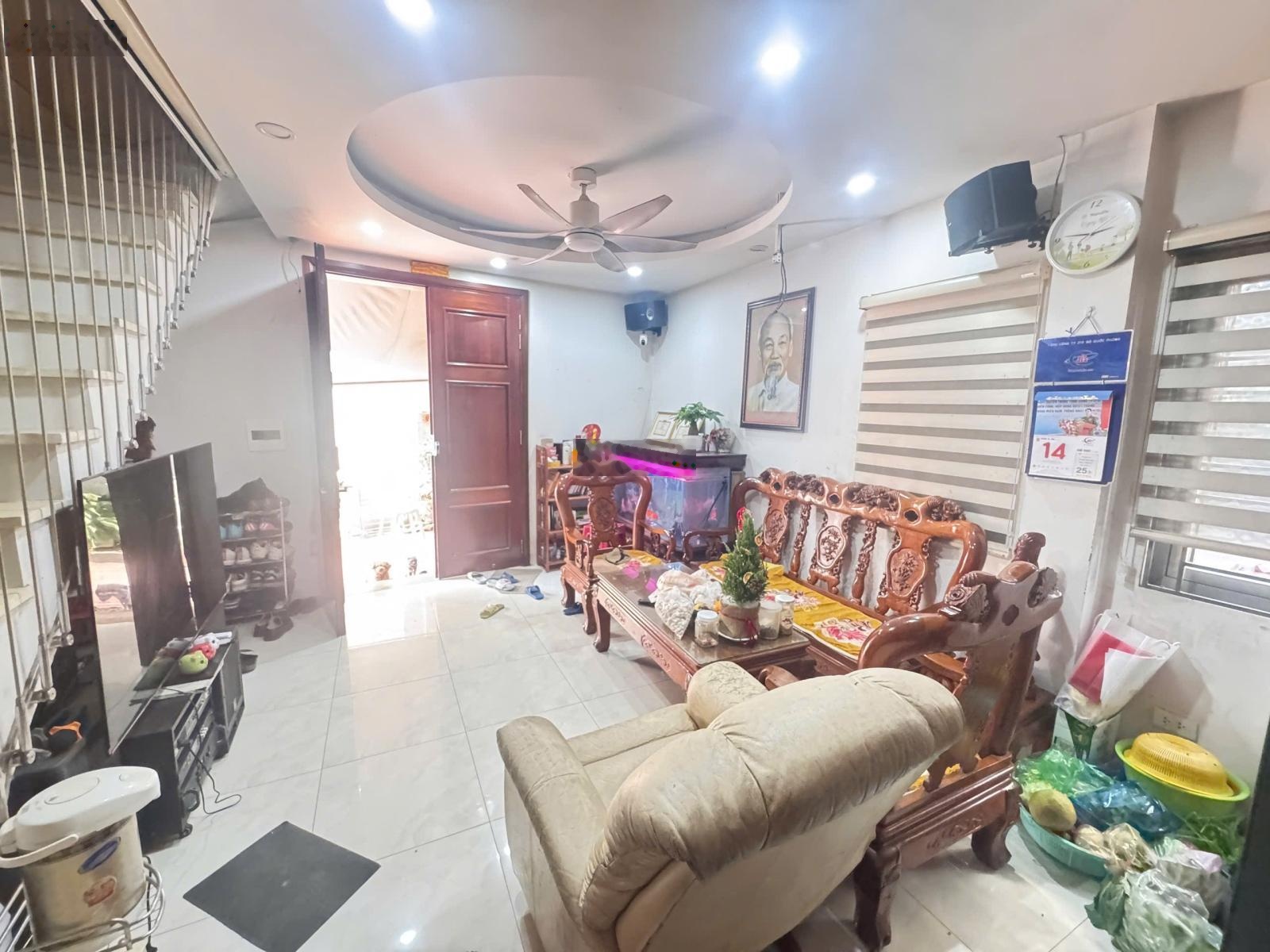 Chỉ hơn 3tỷ giá siêu tốt sẵn nhà tầng thiết kế thông minh- đường oto đỗ cửa