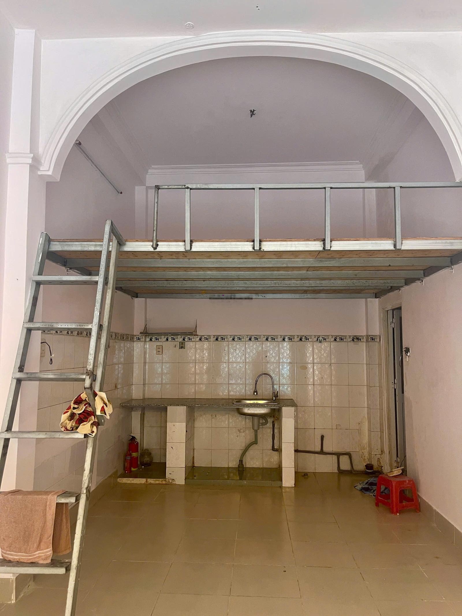 Nhà riêng Tân Bình 40 m2, hẻm gần đường lớn mát, an ninh, thuê lâu dài