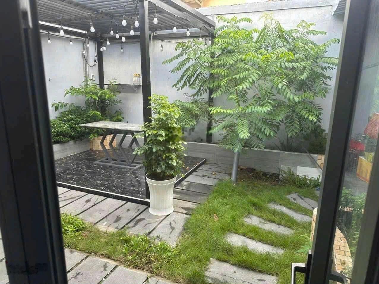 Chính chủ bán nhà đường trịnh quang nghị 100m2 sổ hồng riêng