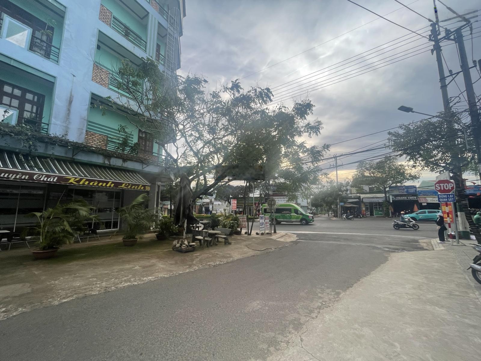 Chính chủ cho thuê tòa nhà góc 2 mặt tiền Phạm Văn Đồng, Cạnh BV 211