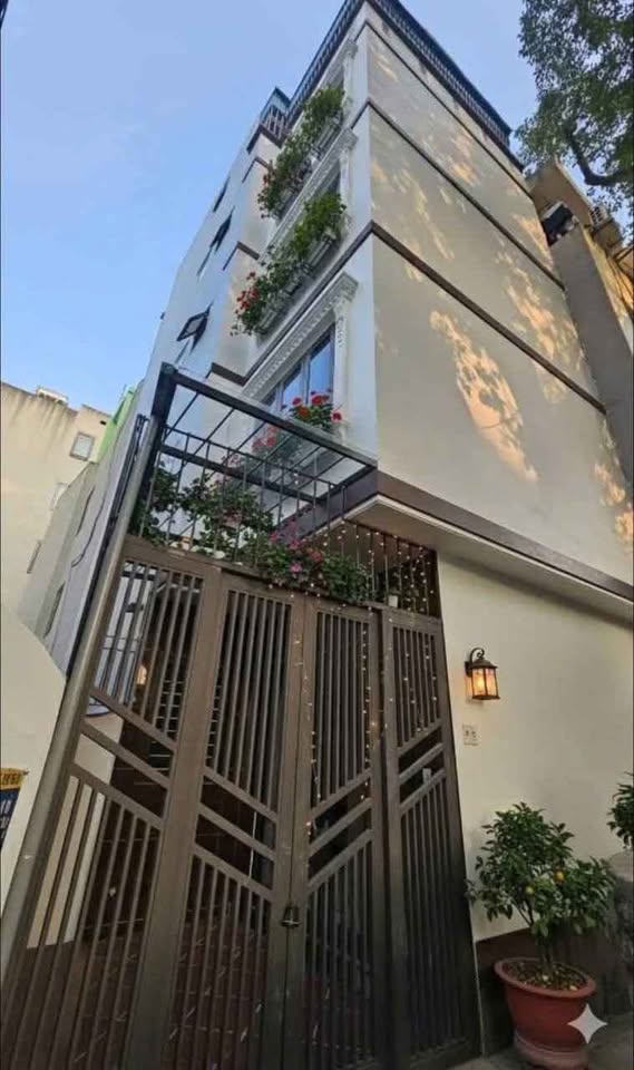 Lô góc 2 mặt thoáng, ô tô đỗ cửa, 7 phòng ngủ