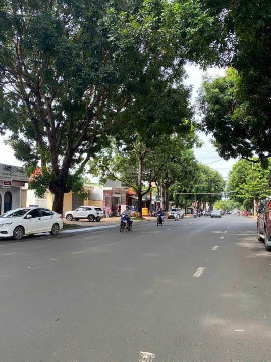 Mặt tiền Y Ngông kinh doanh xả láng, xây nhà xả ga