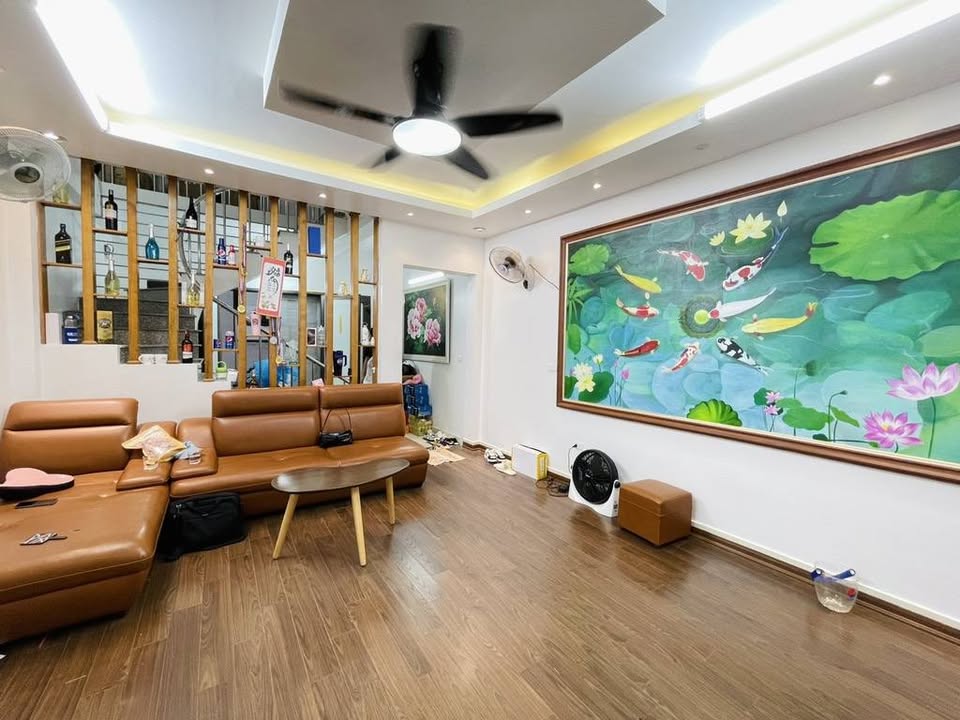 Nhà 3 tầng đẹp lung linh, ô tô đỗ cửa, giá mềm như bún