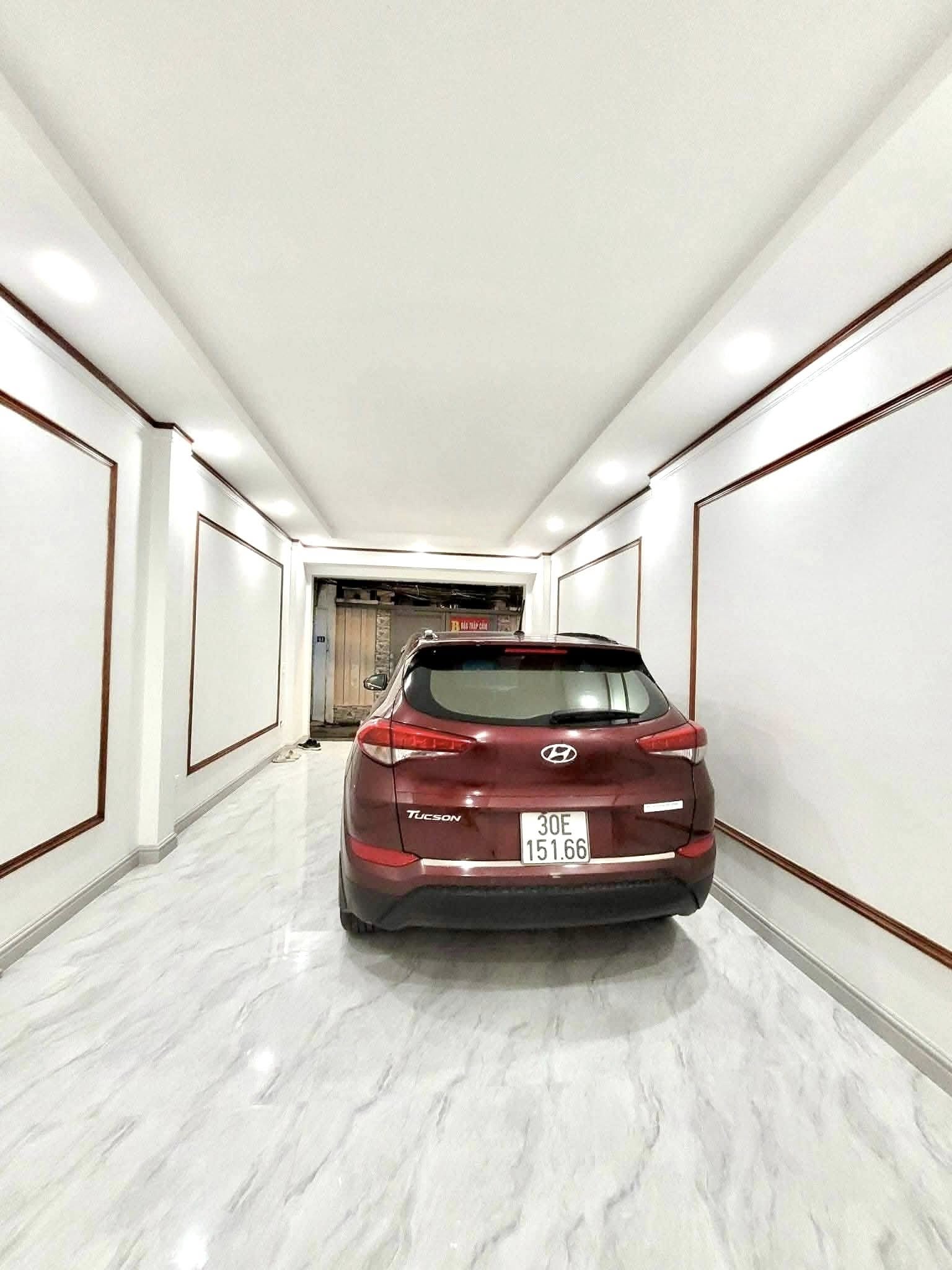 Nhà đẹp 2 thoáng, vị trí đắc địa tại Phân Lô Huỳnh Thúc Kháng - Láng, quận Tây Hồ, Hà Nội