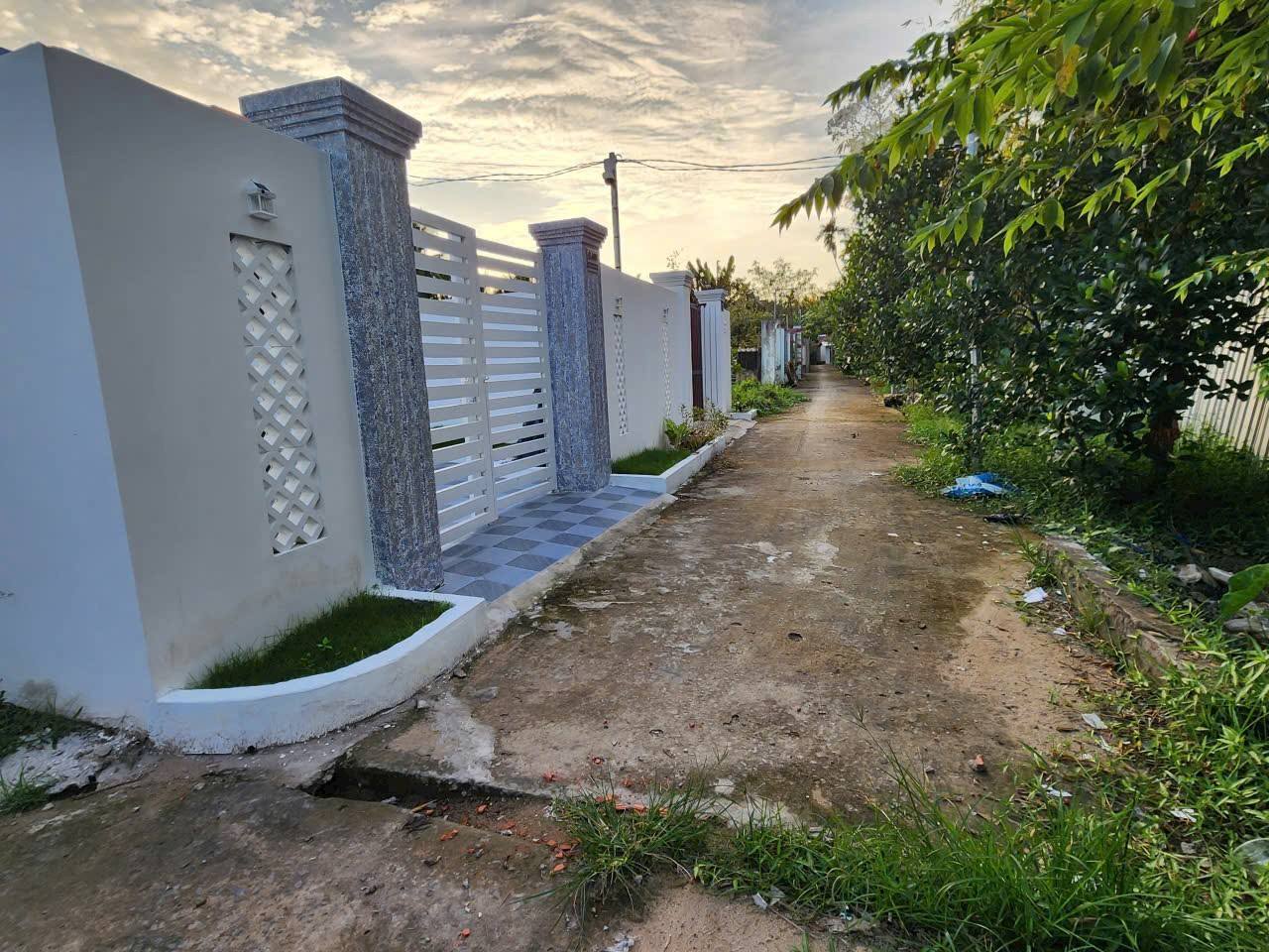 Nhà góc 2 mặt tiền siêu rộng ở Bến Tre - Giá hời như mơ