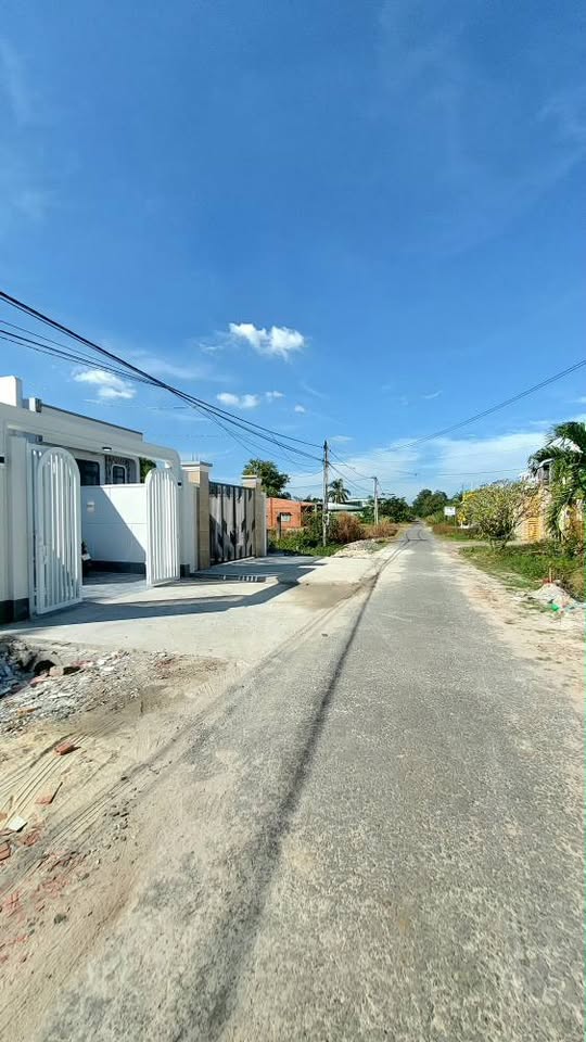 Chào bạn, mình có căn nhà mới hoàn thiện cực xinh tại Khu Phố Long Bình, Phường Hòa Thành