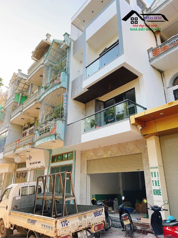 Nhà 4 tầng mặt đường kinh doanh Đề Thám, Thái Bình - Vừa ở vừa kinh doanh