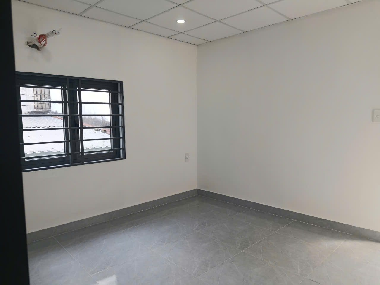 Nhà Tân Phú 4x8m, 2 ngủ, 3.6 tỷ, gần Lê Thúc Hoạch, tiện ích đầy đủ