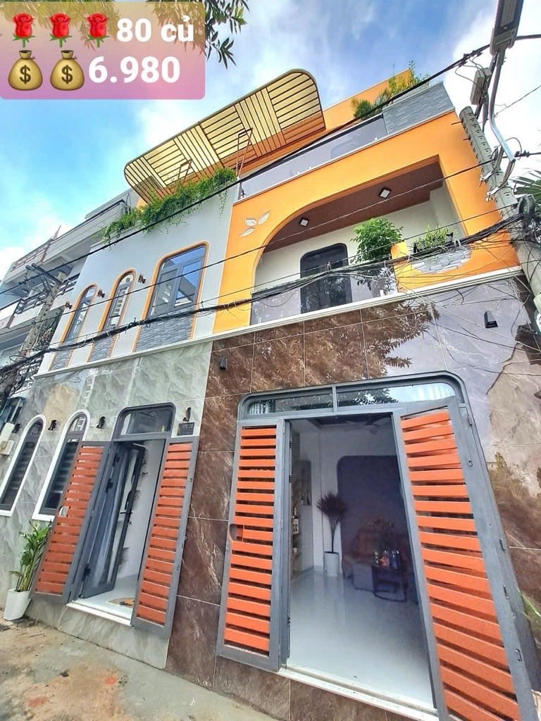 Tọa lạc tại vị trí đắc địa của Quận 3, Thành phố Hồ Chí Minh, căn nhà hẻm xe hơi này là một viên ngọc quý