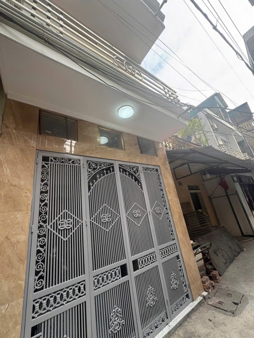 Chính chủ gửi bán căn nhà 2 tầng ấm cúng, tọa lạc tại đường Thánh Thiên, thành phố Bắc Giang