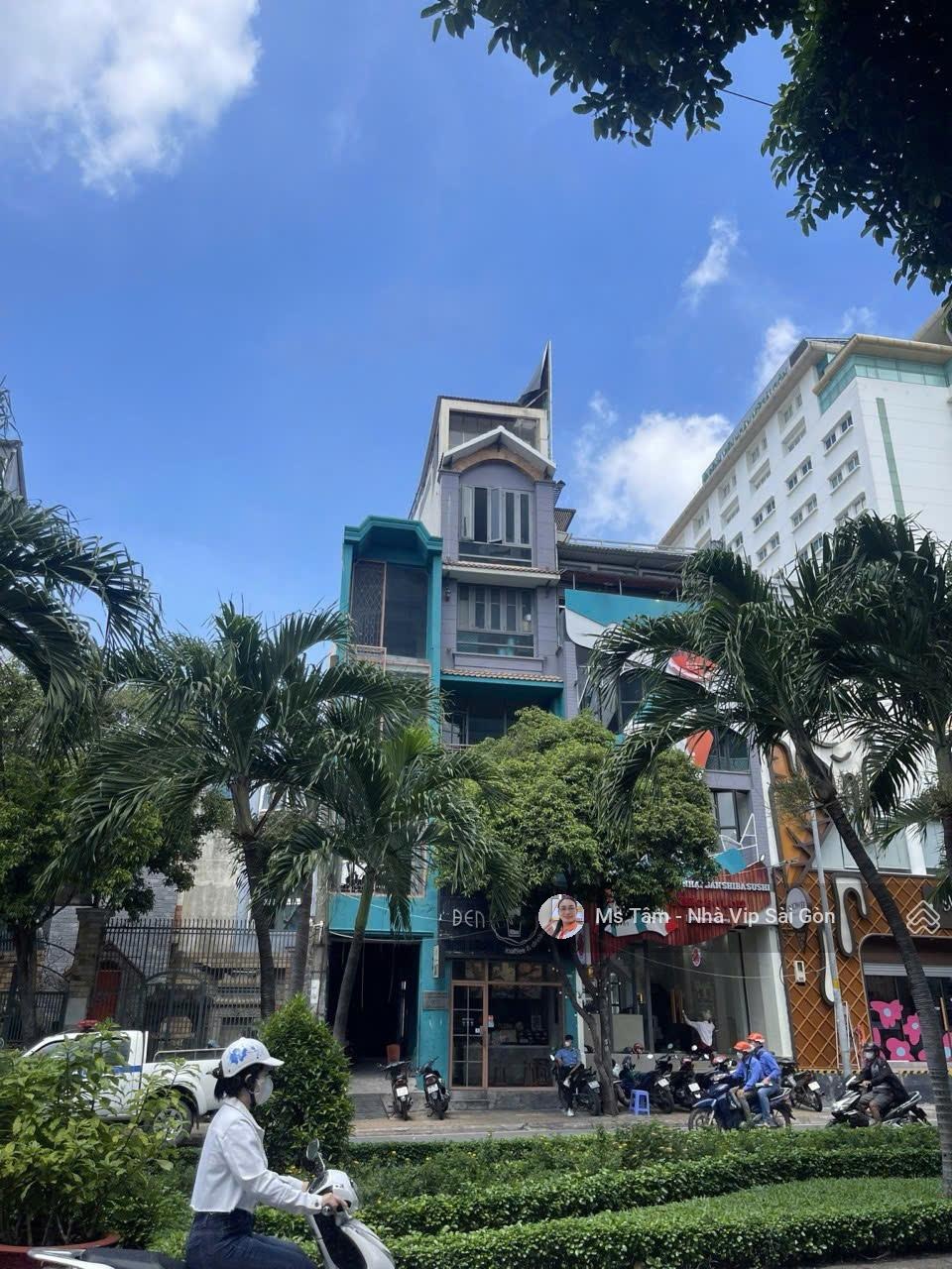 Cho thuê ngang 6m-120tr- 2 mặt tiền trước sau phan xích long-khu ẩm thực-spa vị trí đẹp 0932723936