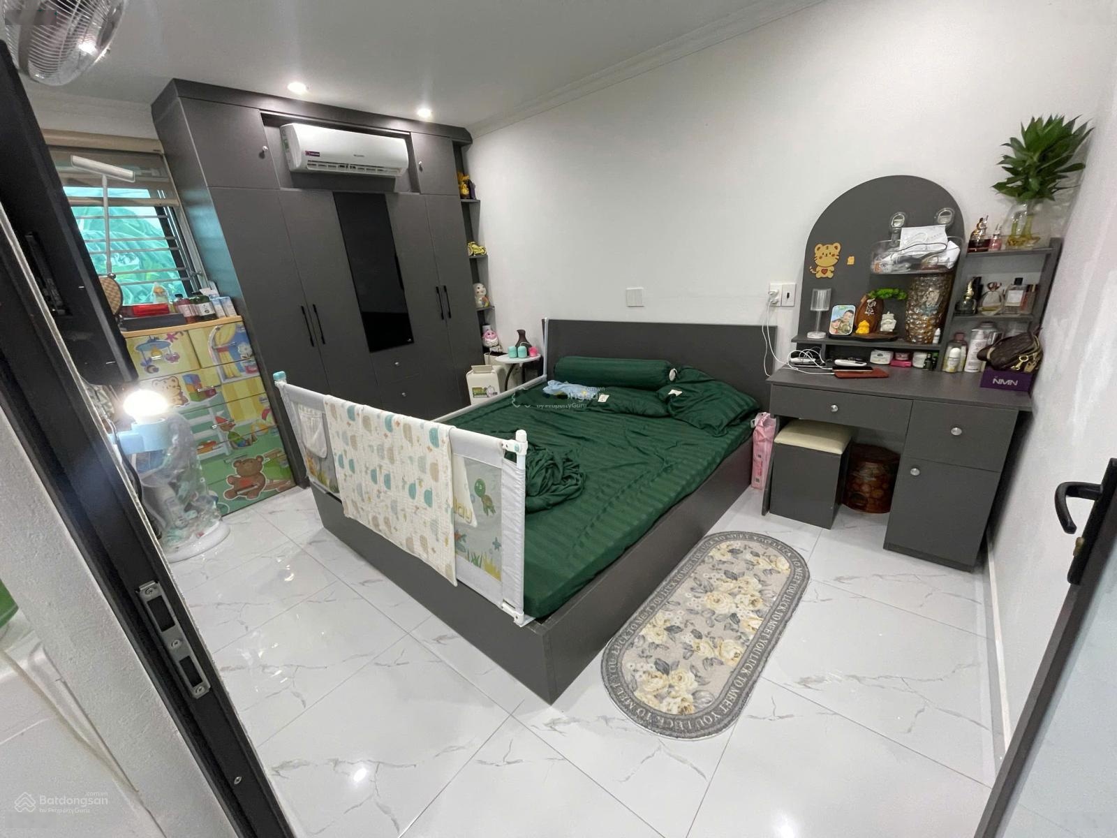 Cho thuê nhà riêng 2 tầng, diện tích mặt sàn 60m2. Nhà cạnh trường cấp 1,2,mẫu giáo, chợ