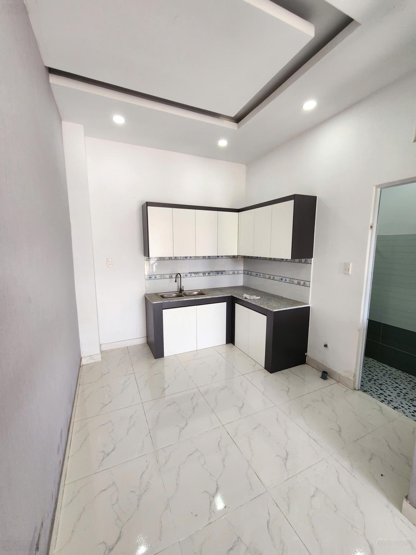 Nhà mặt tiền đường chính chủ sổ riêng Hóc Môn, giá chỉ hơn 1tỷ