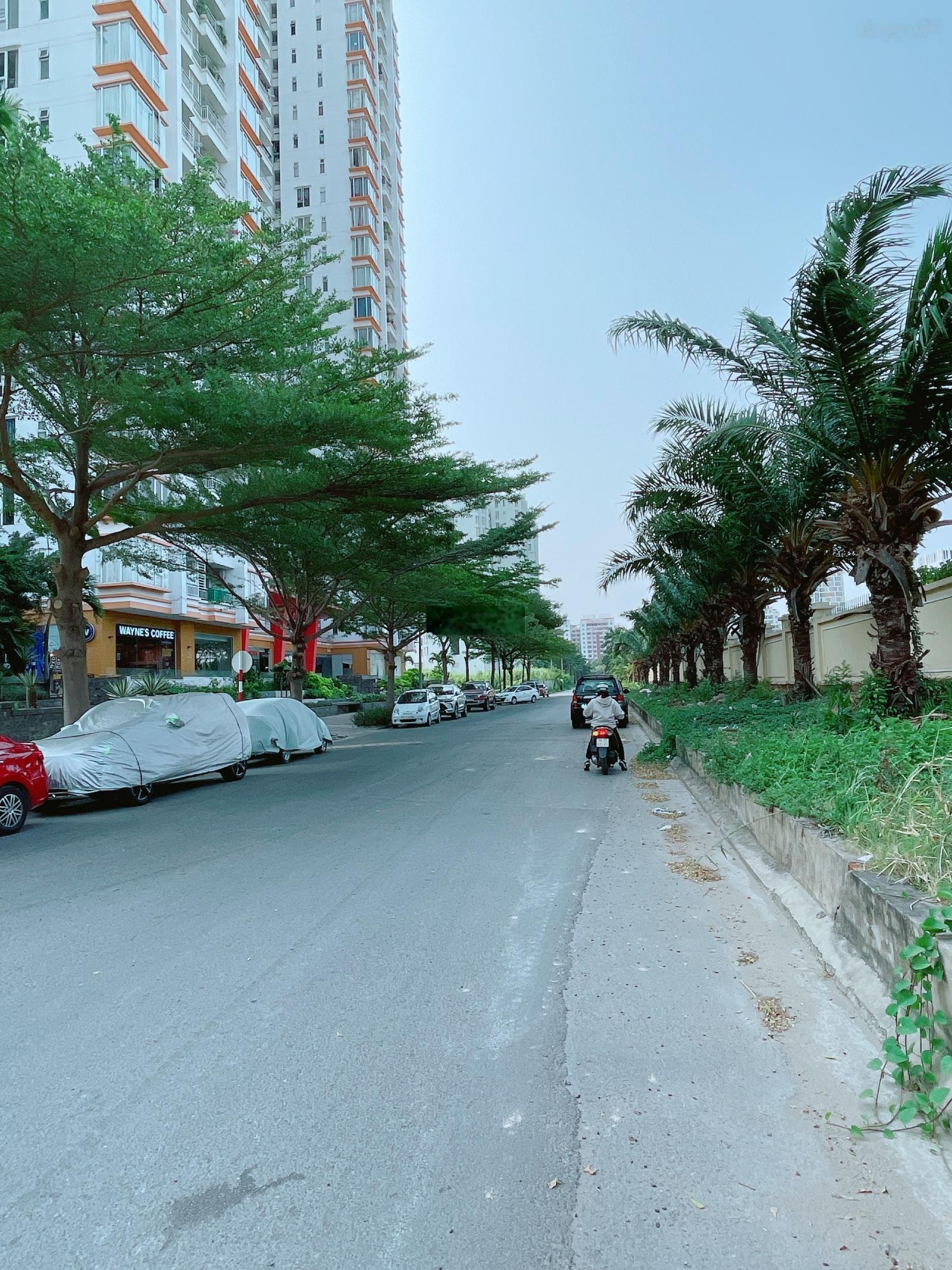 Cho thuê nhà phố căn góc KDC 13E Intresco hai mặt tiền đường đường Số 7 và Số 4, đối diện chung cư