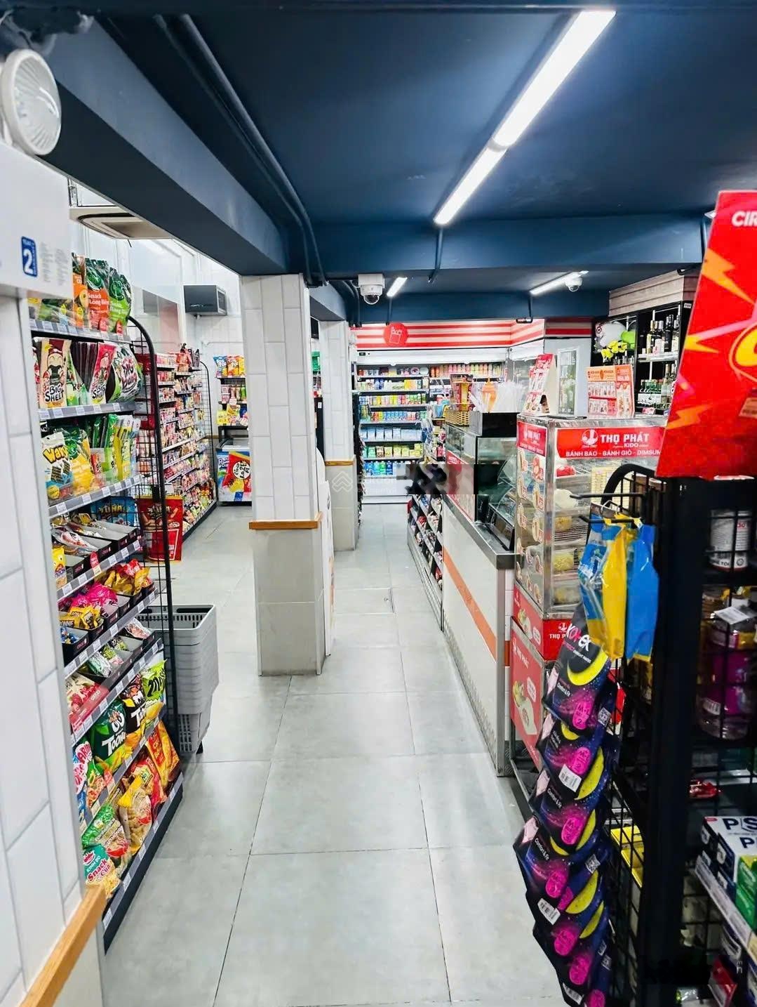 Cho thuê nhà mặt tiền đường hoàng diệu, p 8, quận 4