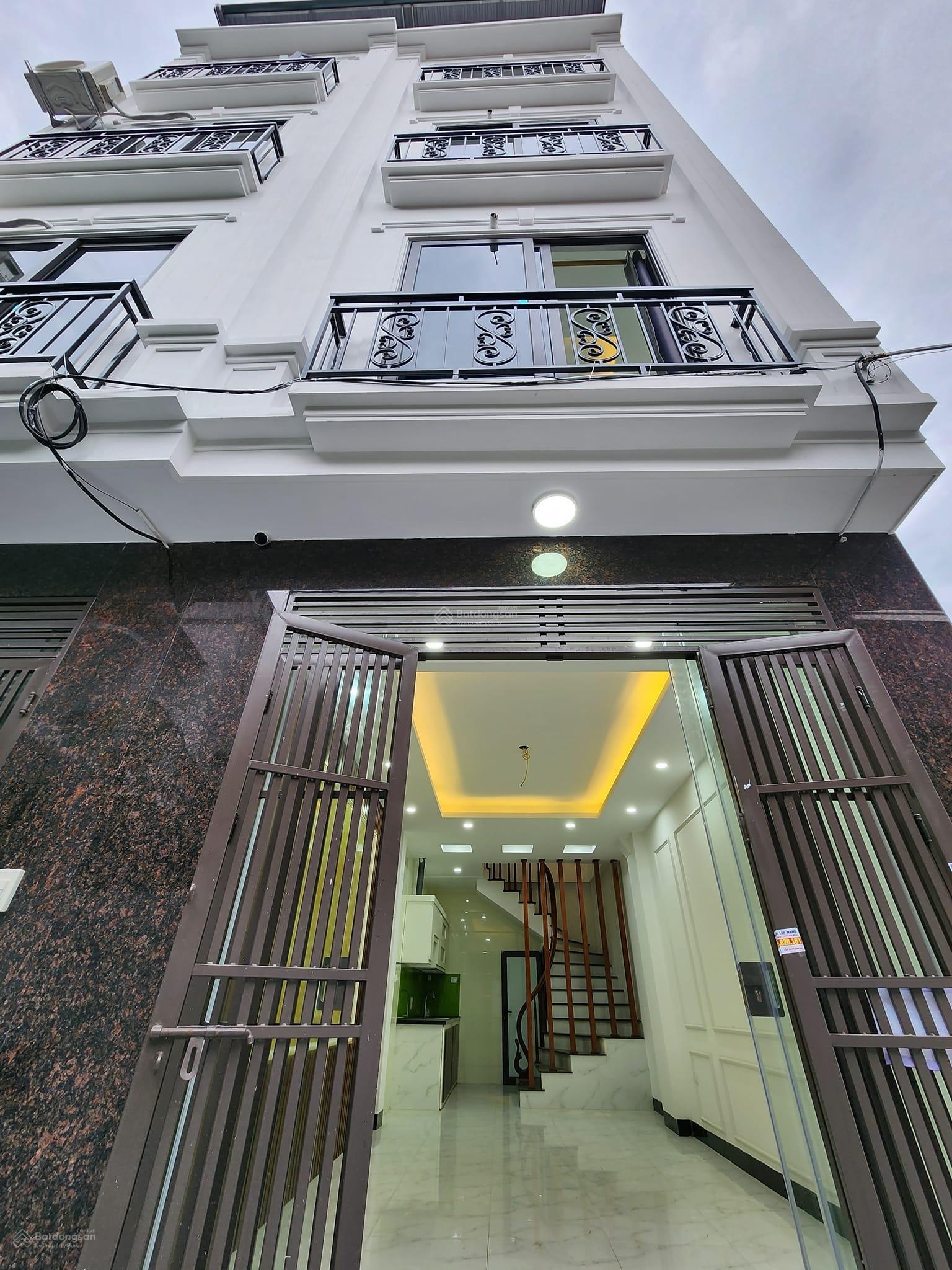 Đúng 500m ra Quốc Lộ 6, ô tô lùi sát nhà. vị trí thuận tiện, nhà 2 mặt thoáng, tiện ích đầy đủ