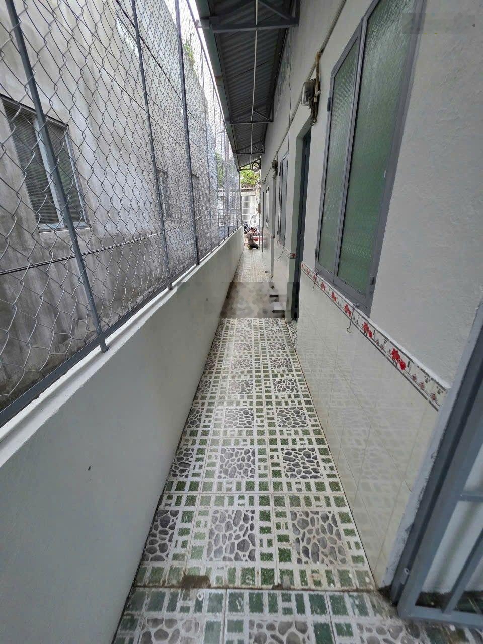 Cho thuê nhà nguyên căn hẻm 306 Nguyễn Văn Tạo, 90m2, 7 triệu/ tháng