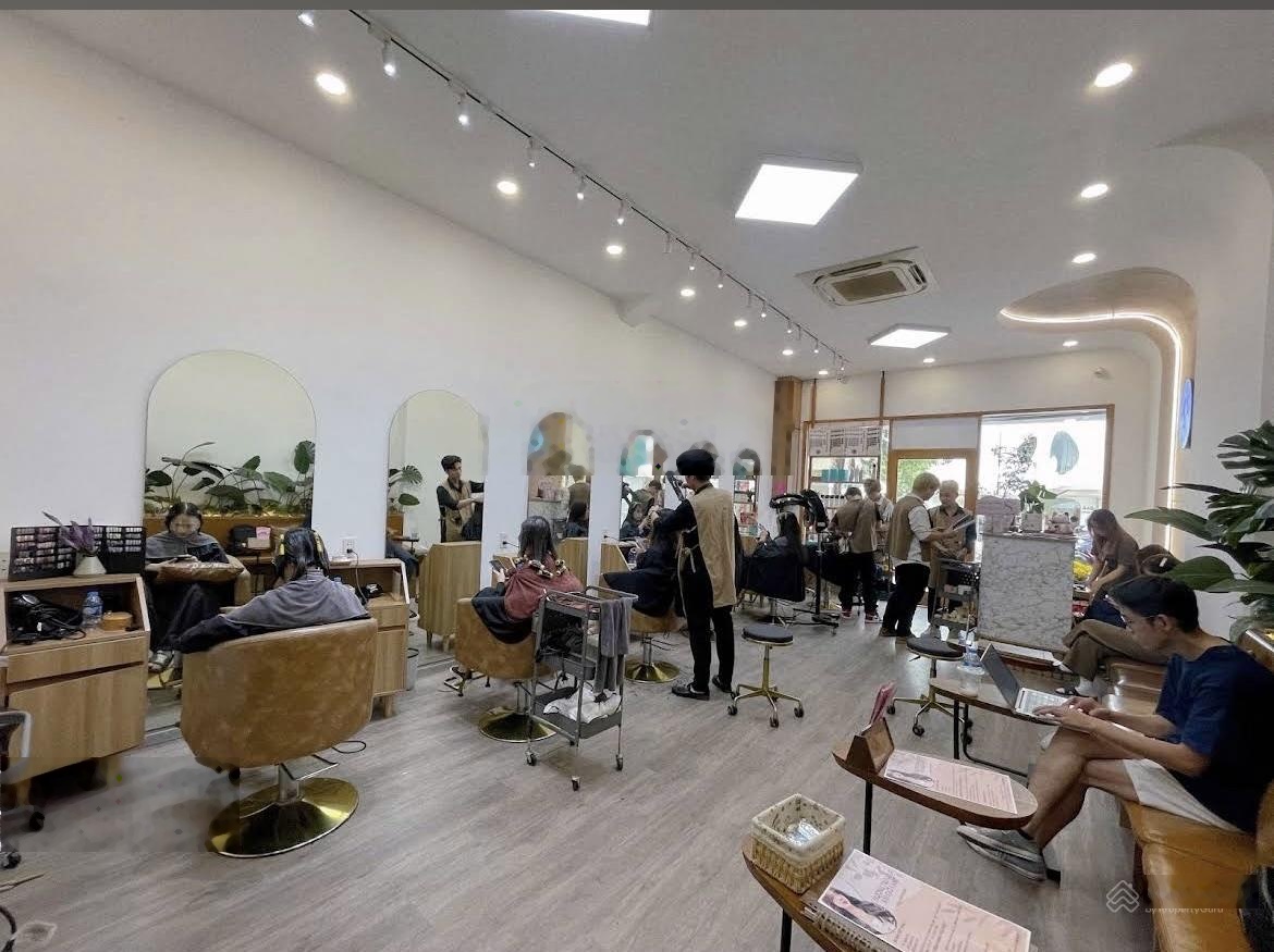 Chỉ 75tr! 5x18m Cho Thuê Nhà Đẹp Mặt Tiền VÕ VĂN TẦN, Quận 3- 4 tầng, Đoạn đẹp 2 chiều.