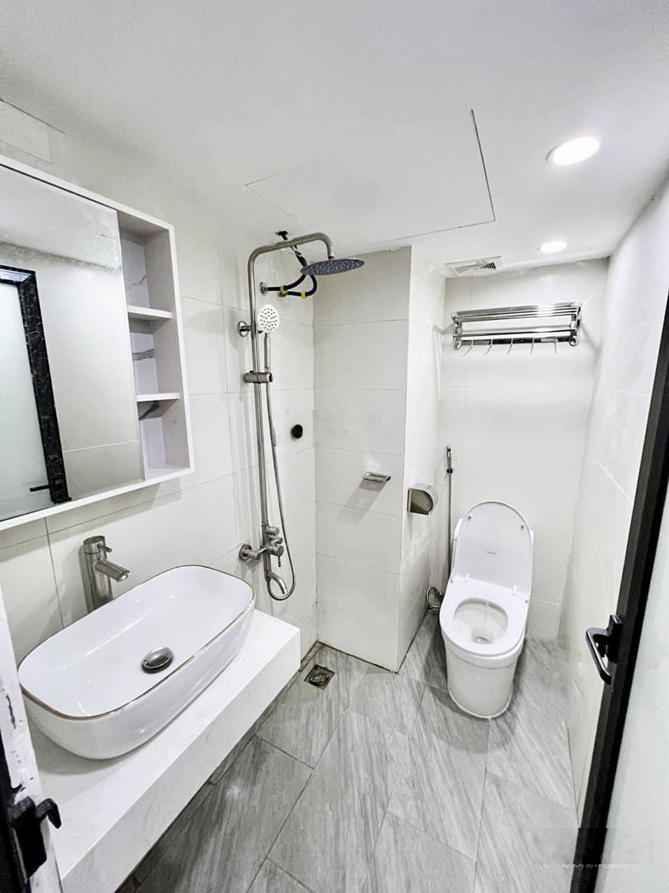 5M ra đường 2 ô tô tránh , trước nhà đường rộng 3m, Chợ và Trường học ngay cạnh, 800m ra Quốc Lộ 6