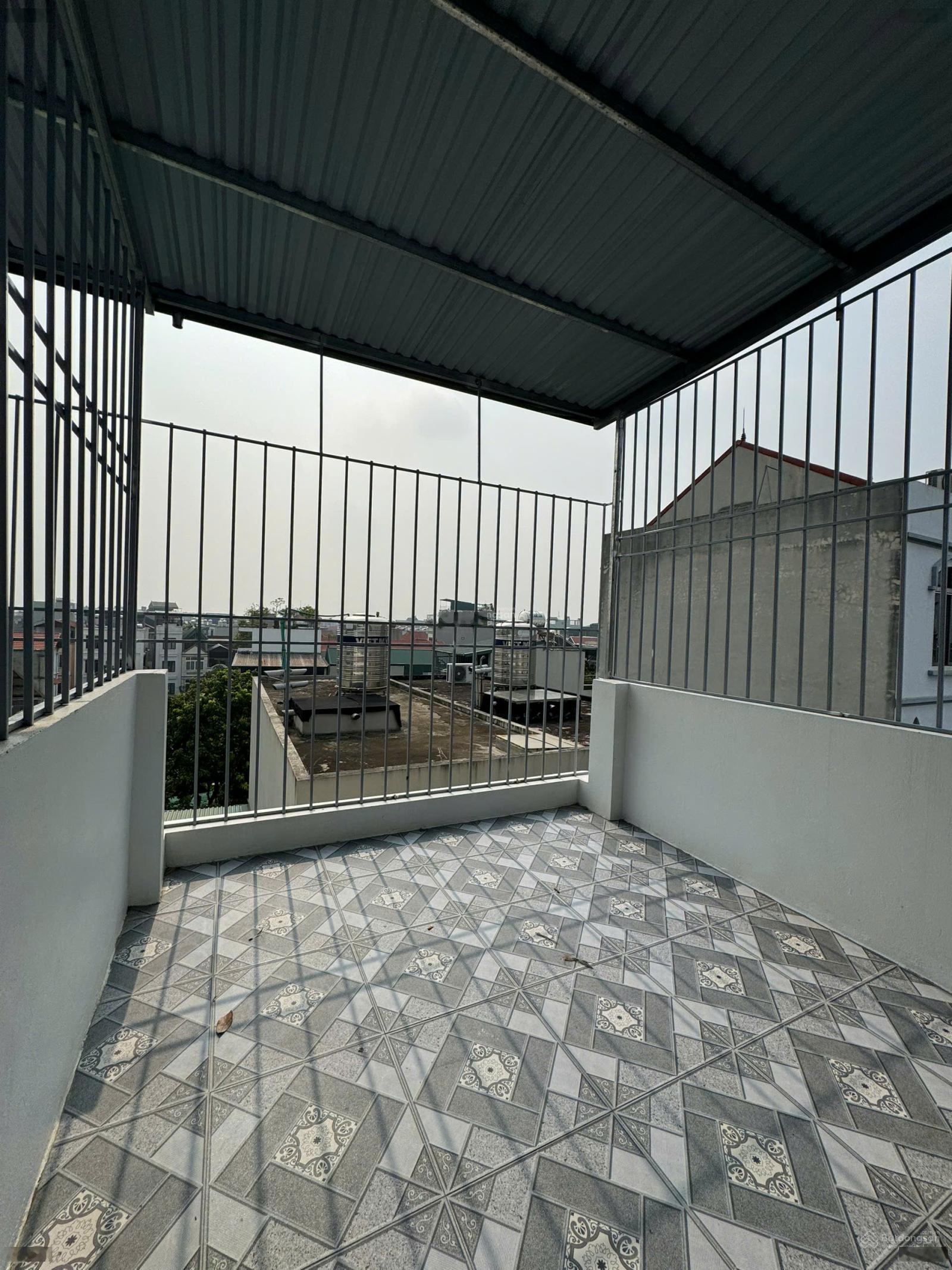 Bán nhà ô tô qua cửa, 500m đến ĐH Sư phạm TDTT. 100m ra điểm xe bus, vị trí đủ tiện ích đông dân cư