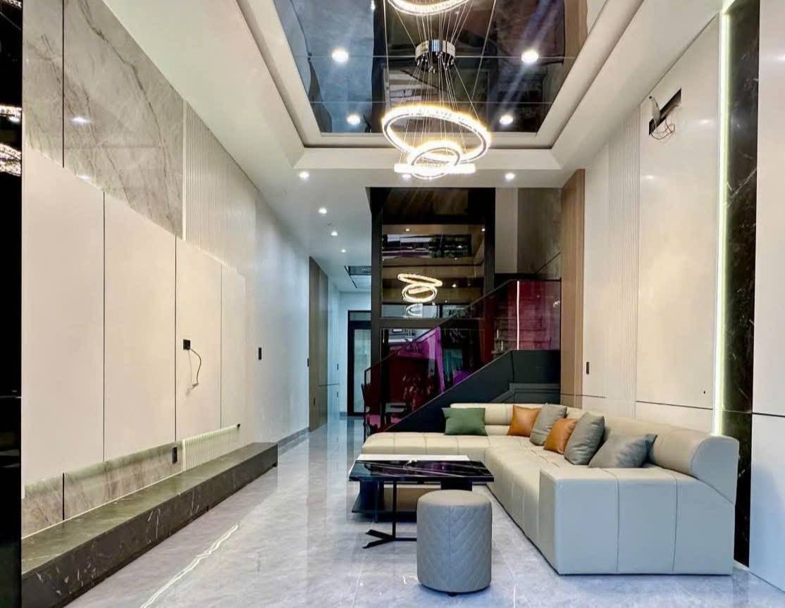 Nhà phân lô 7 tầng có thang máy, nằm trên mặt đường Xuân Thủy, Cầu Giấy, Hà Nội