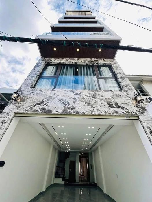 Siêu phẩm Cầu Giấy nhà xây mới 7 tầng thang máy, 52m2, 15 tỷ