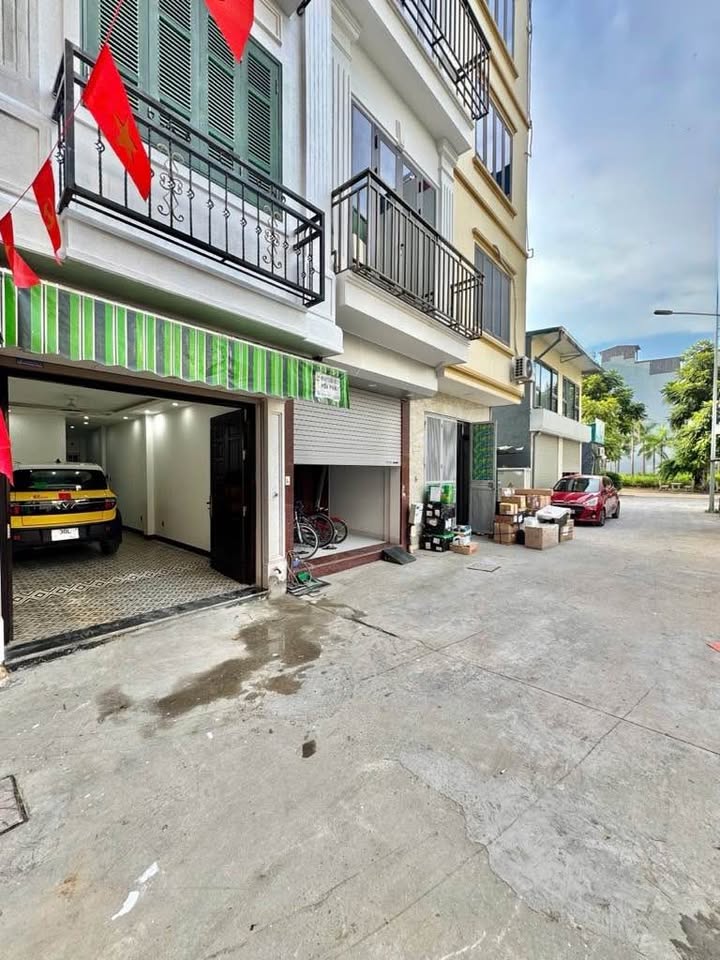 Bán gấp nhà phân lô ô tô tránh, có thang máy tại Ngọc Thụy, Long Biên