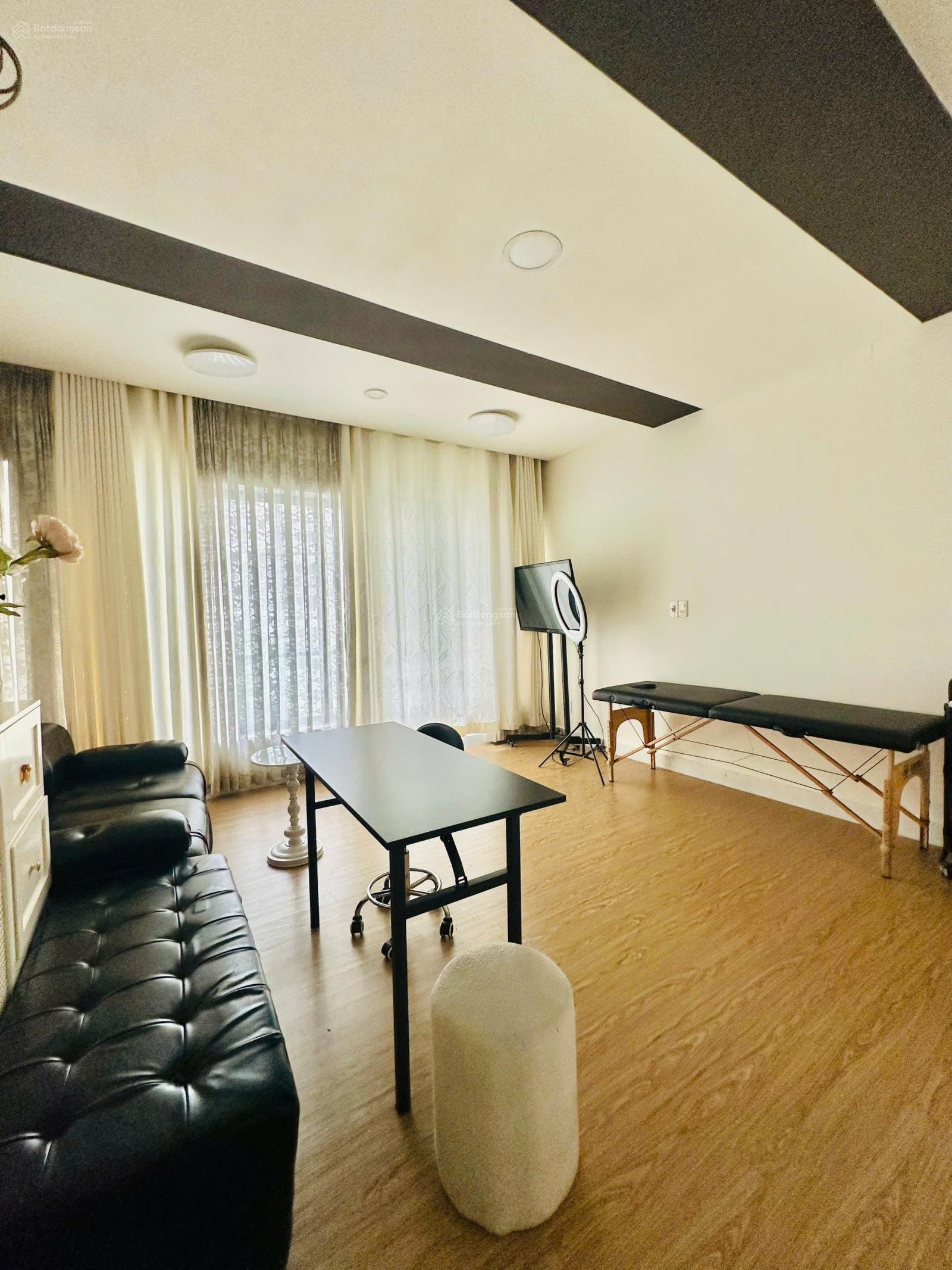 Chính chủ cho thuê nhà 36A Nguyễn Văn Đậu, Phú Nhuận, 5x26m, 4 Tầng, 520m2, có bãi đậu xe ô tô