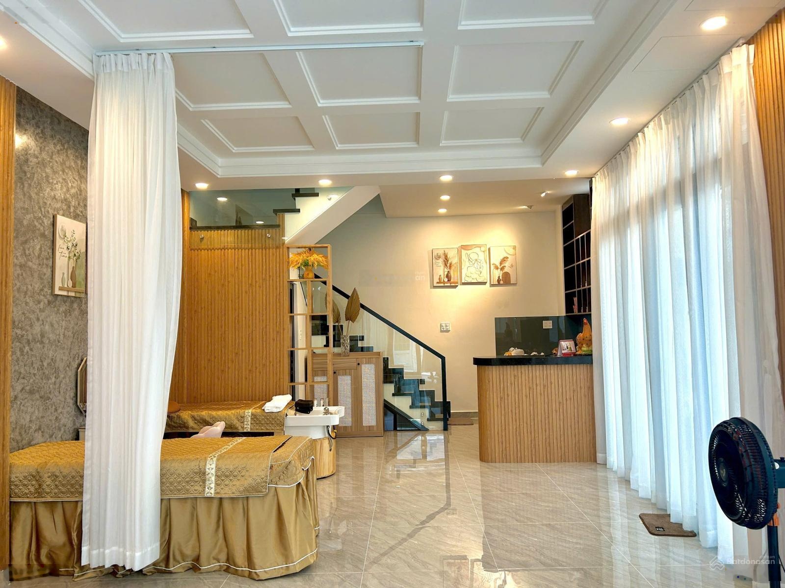 Cho thuê nguyên căn căn góc 2 mặt hxh cao thắng q10