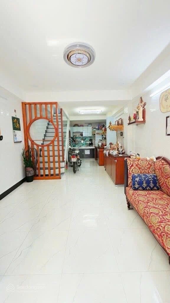 Bán nhà sẵn hợp đồng thuê 9tr5/tháng, đường Lê Hồng Phong, Phường 2, Quận 5, 50m2 chỉ hơn 3 tỷ