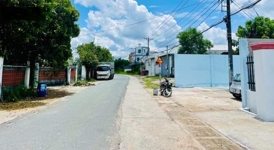 Chủ gửi lô đất đẹp MT nhựa 200m2 SHR full thổ cư gấp bán