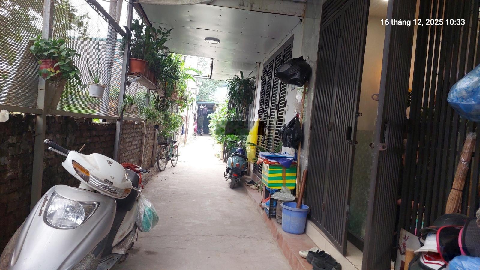 Bán nhà C4, Âu Cơ 36m2. MT 4m, 2T, 2N, 2VS, Tây Hồ. 2.05 tỷ. Gần ô tô