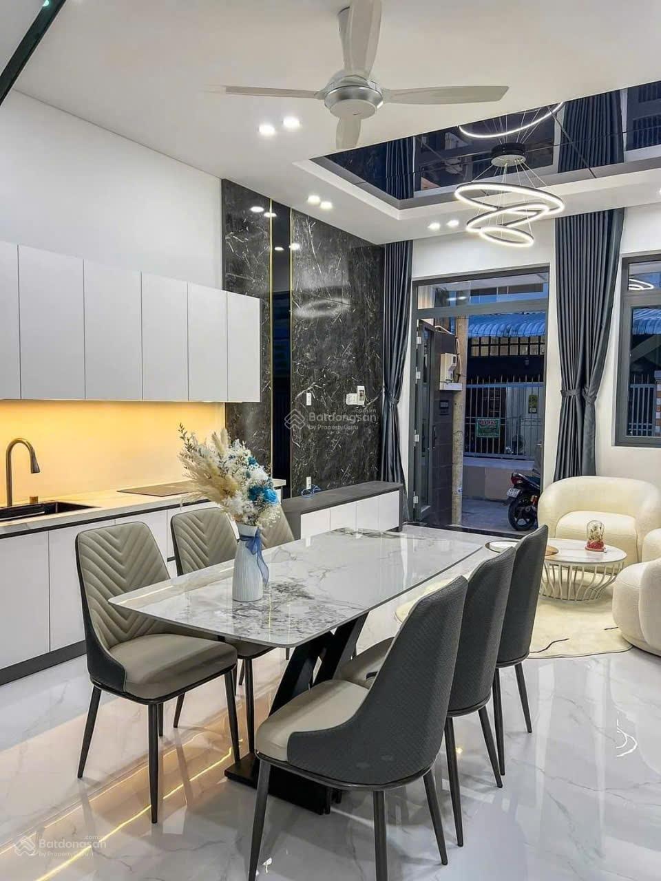 Chính chủ cần bán căn nhà lầu 2 góc mặt tiền, sổ riêng, 100% thổ cư gần kdl bửu long - biên hoà