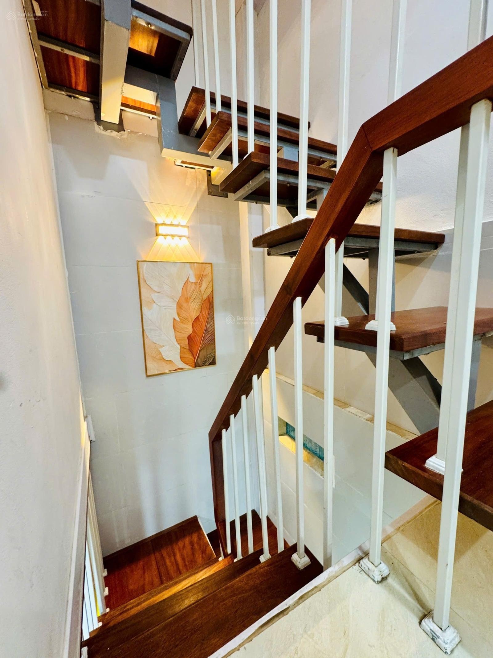 20m- 3 tầng- giá 3.96 tỷ hai bà trưng - sđcc- pháp lý chuẩn cực gần mặt phố gần ô tô