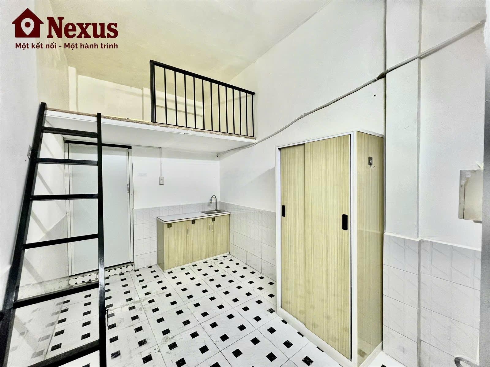 Trống lại 1 phòng giá rẻ - có tủ lạnh, kệ bếp - ngay ngã tư bốn xã
