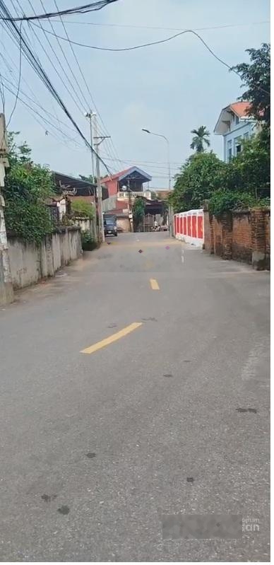 đất trống, ô tô 7 chỗ đi vào đất, cạnh nhà văn hóa tích giang- cách đình làng tường phiêu 200m