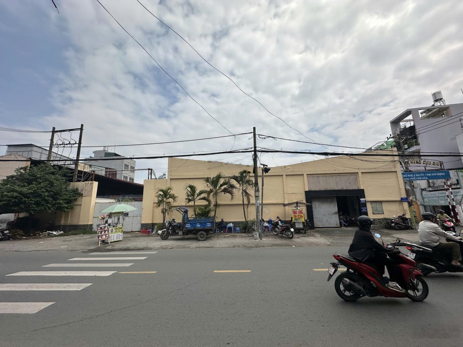 Cho thuê nhà 20X35 700m2 mặt tiền đường Lê Đức Thọ, phường 15, Gò Vấp