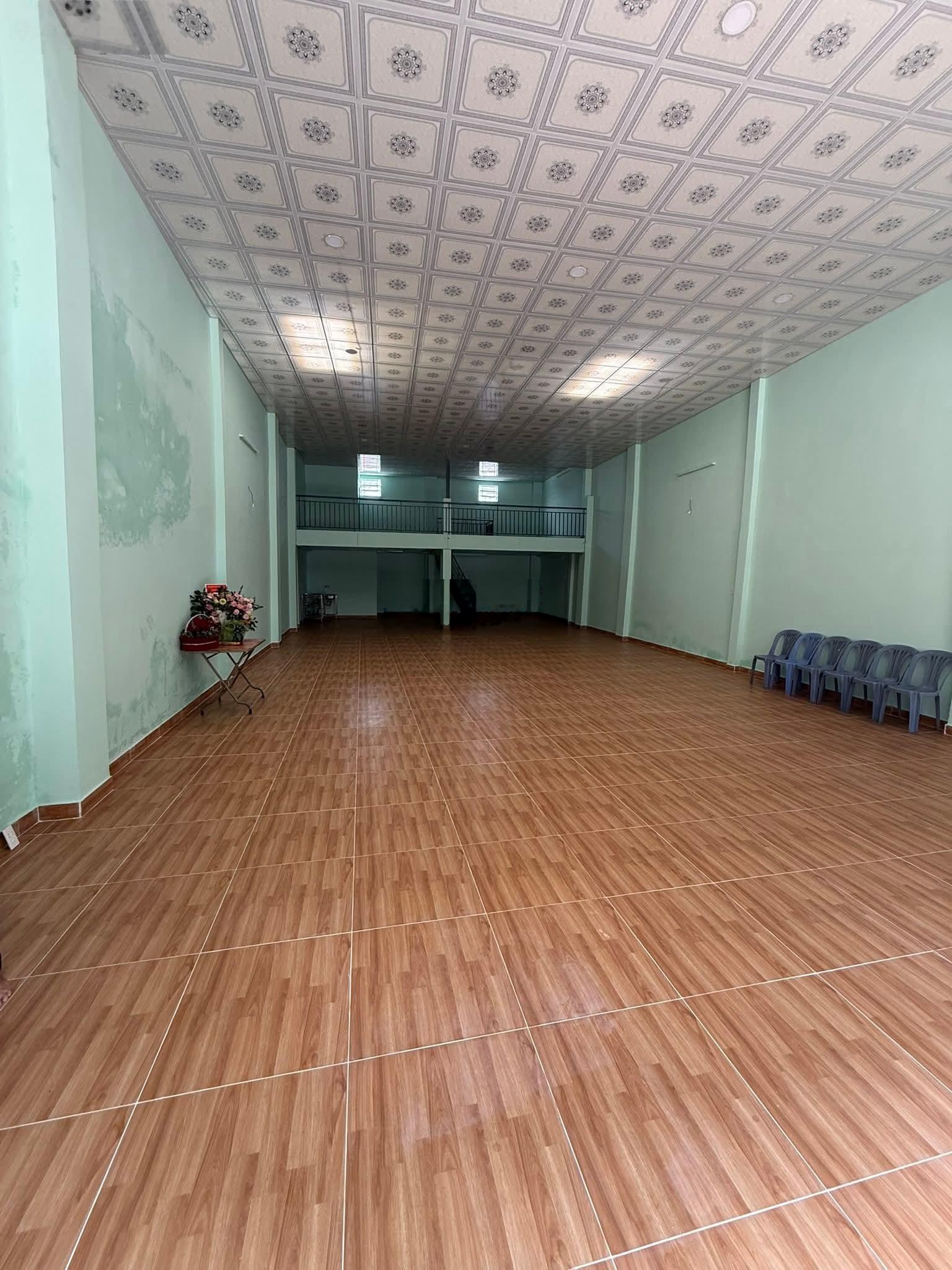 Cho thuê nhà 9x25m, mặt tiền đường 16m Lê Trọng Tấn