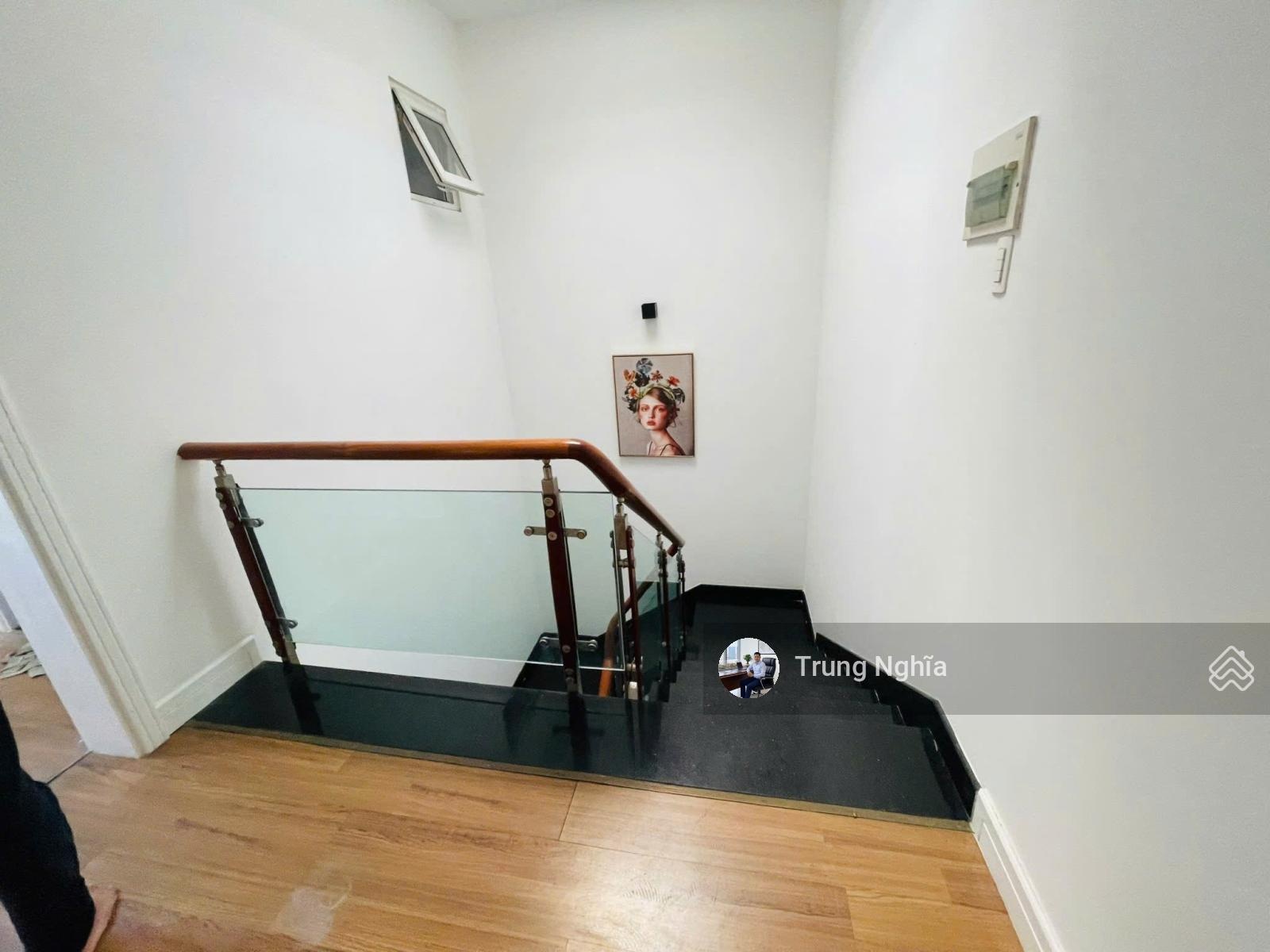 Nhà đường Đặng Dung, diện tích: 6x20m, trệt 3 lầu cho thuê