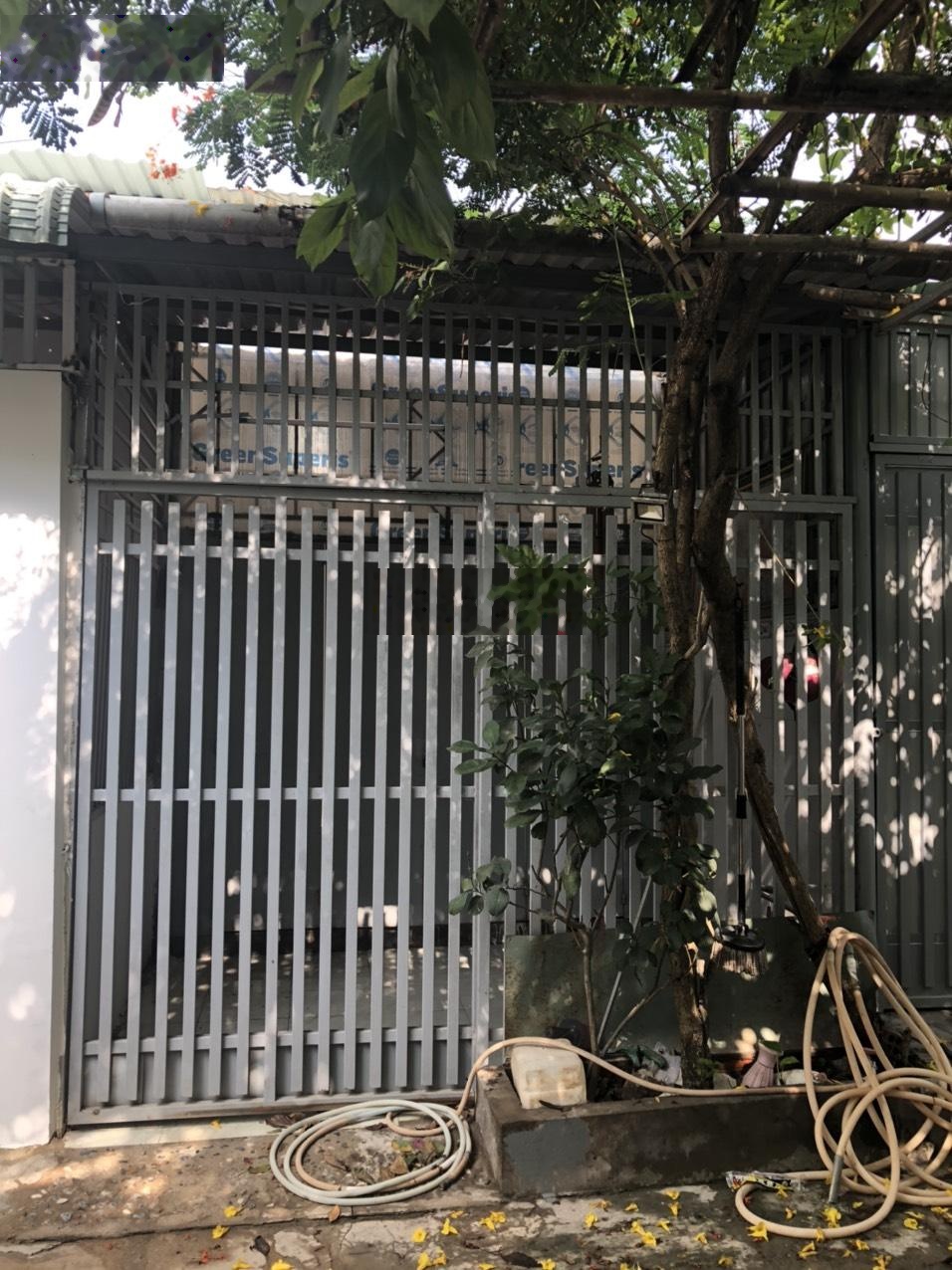 Cho thuê nhà cấp 4 gác lửng Đường 8 Lò Lu, giá 4tr/tháng, cọc 1 tháng, vào ở ngay