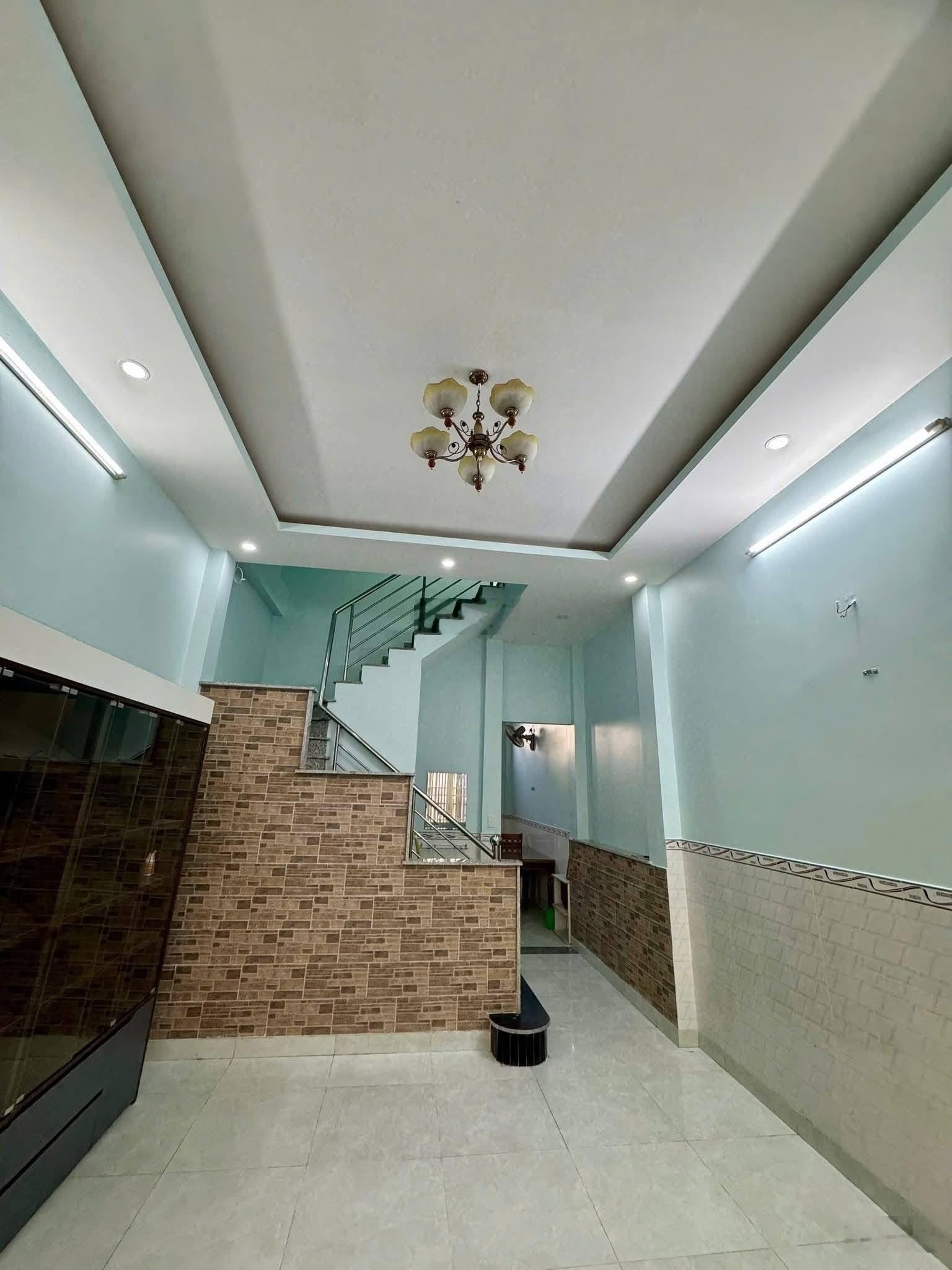 Giảm ngay 100tr! bán gấp nhà Thành Thái, P14, Quận 10 giá 2tỷ4 sổ hồng riêng, diện tích 60m2