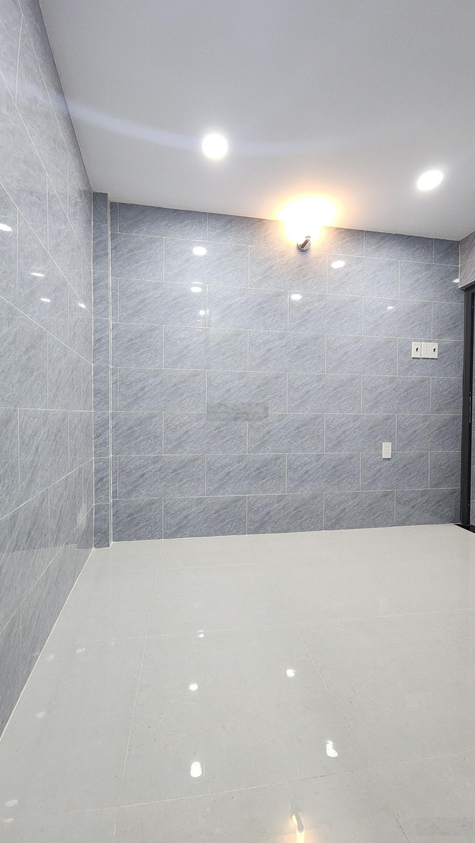 Chỉ hơn 1 tỷ sở hữu nhà 2 tầng mới đẹp ở ngay, sổ hồng riêng, hẻm xe hơi tại chợ bà chiểu.