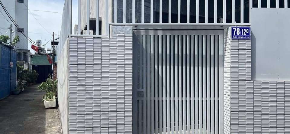 Siêu phẩm nhà cấp 4 có lửng mới tinh, lại còn là căn góc 2 mặt tiền hẻm xe hơi, địa chỉ tại đường Đô Lương