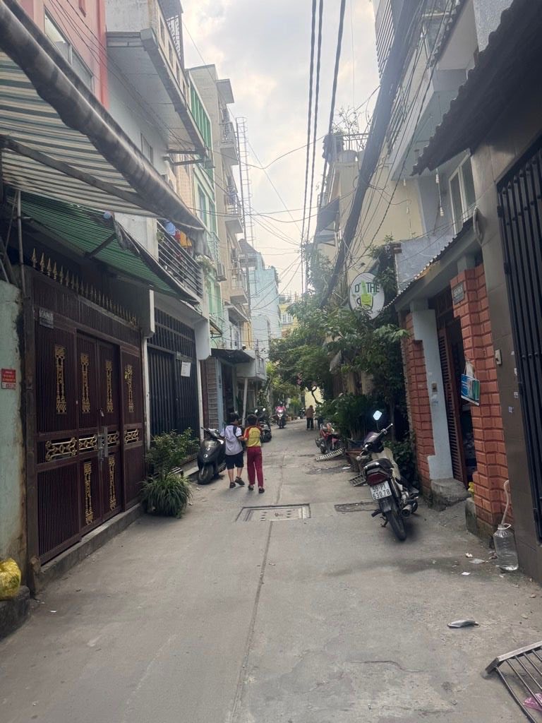 Nhà 1 trệt 1 lầu sát mặt tiền Lạc Long Quân, giá hời 5.2 tỷ