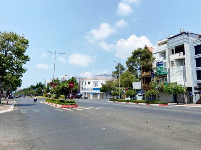 Bất động sản tọa lạc tại vị trí đắc địa, hai mặt tiền đường tại khu Trung Tâm Thương Mại, Tam Thắng