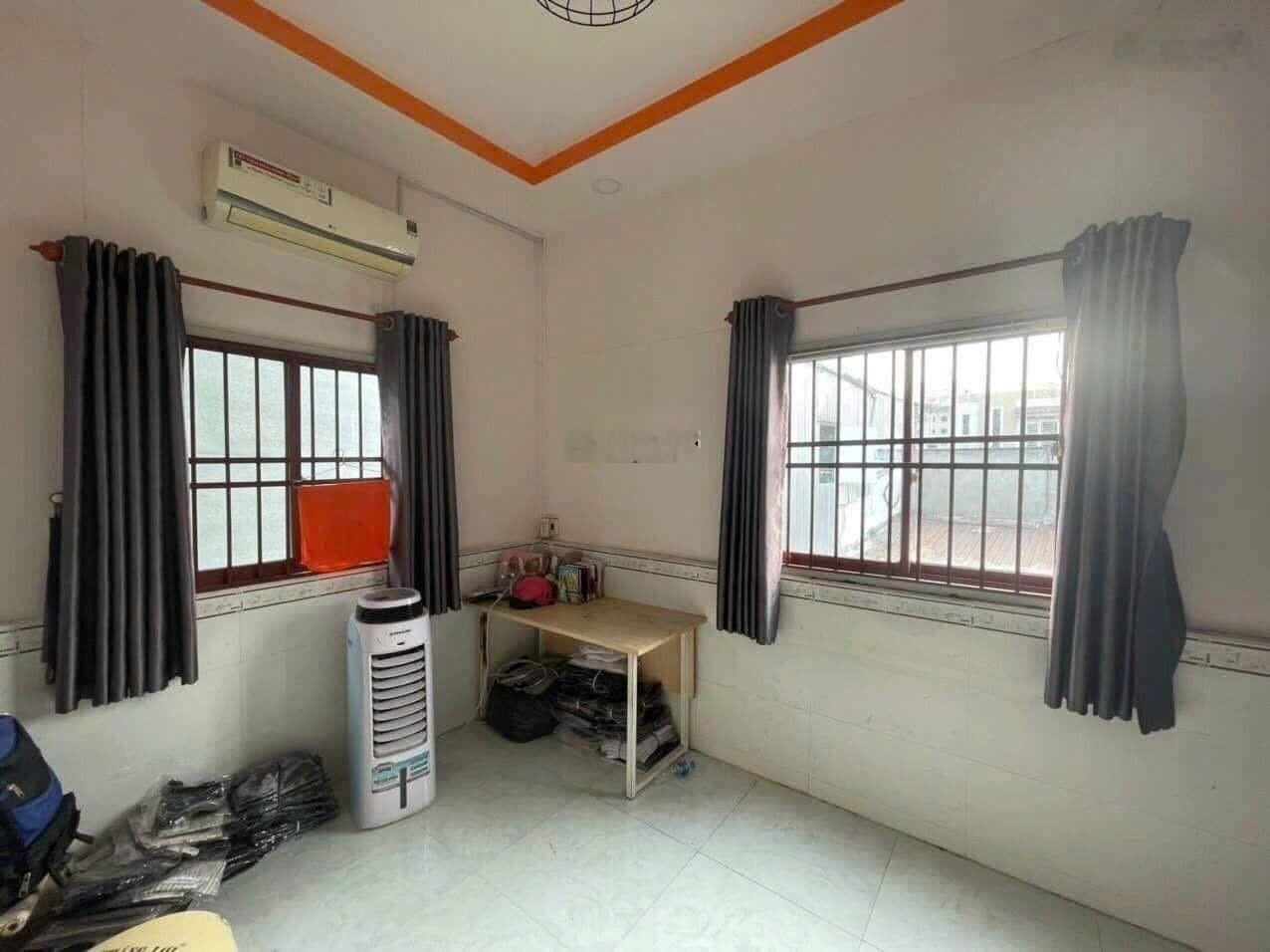 Trường Chinh 18 m2, 3 tầng, hơn 1 tỷ đã có hộ khẩu Sài Gòn - Dòng tiền 6 triệu/ Tháng. Hẻm 3 gác